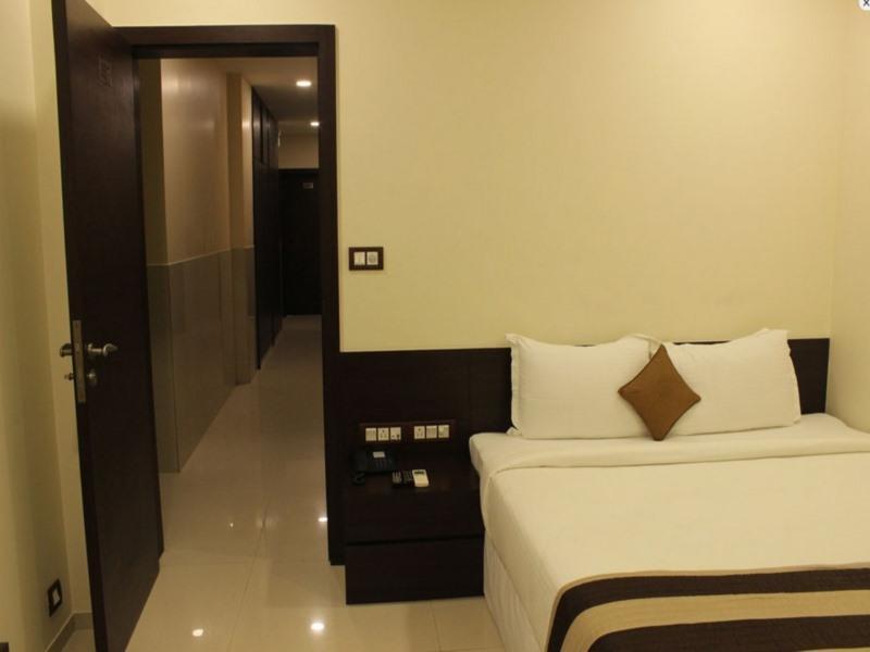 Oyo 16703 Hotel The Platinum 加尔各答 外观 照片