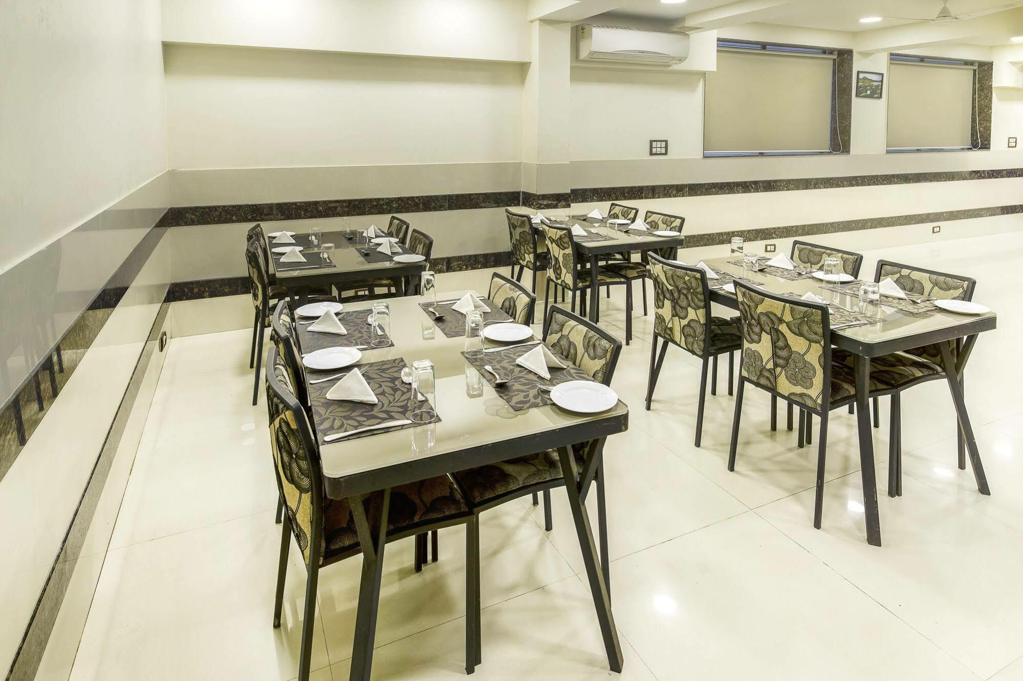 Oyo 16703 Hotel The Platinum 加尔各答 外观 照片