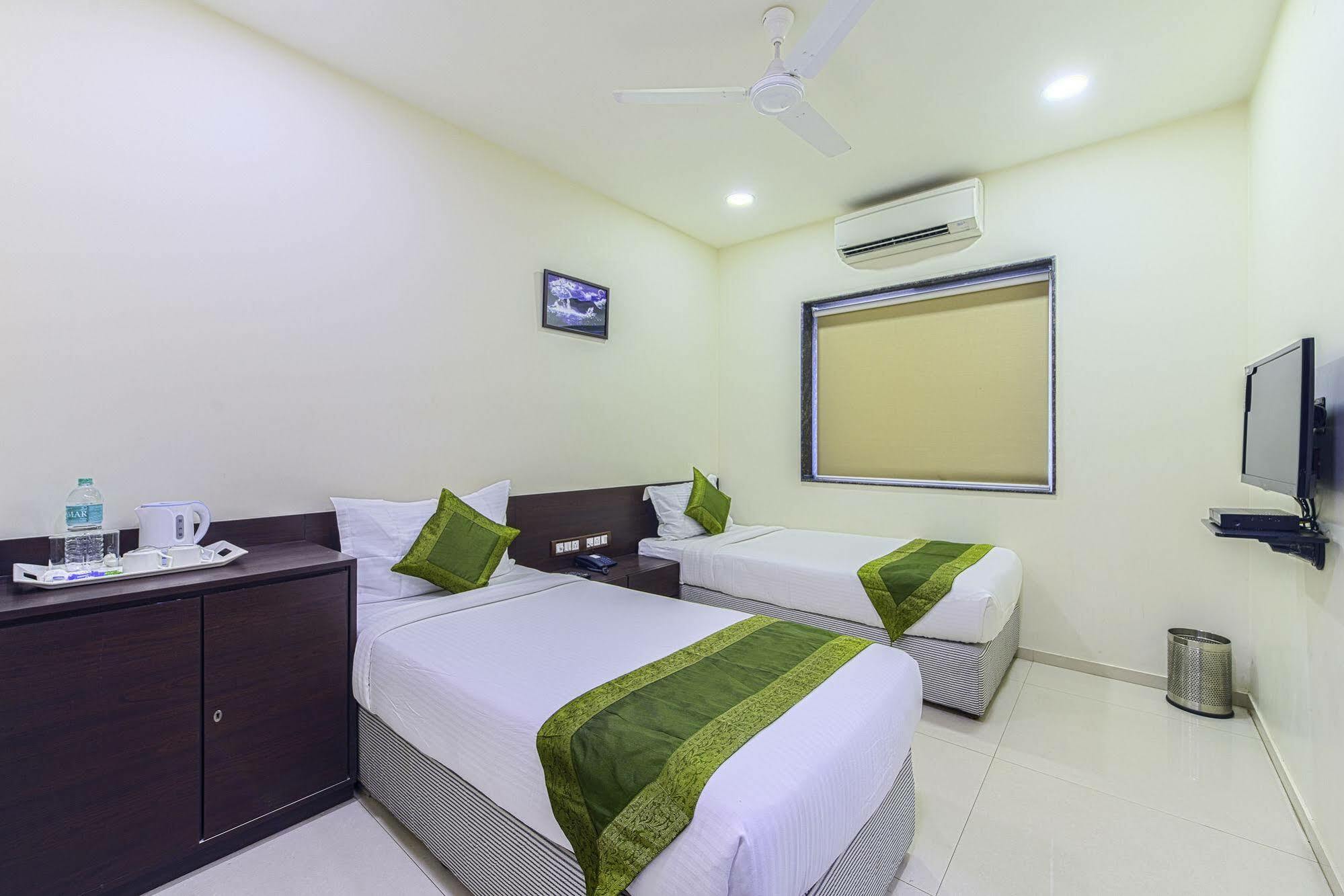 Oyo 16703 Hotel The Platinum 加尔各答 外观 照片