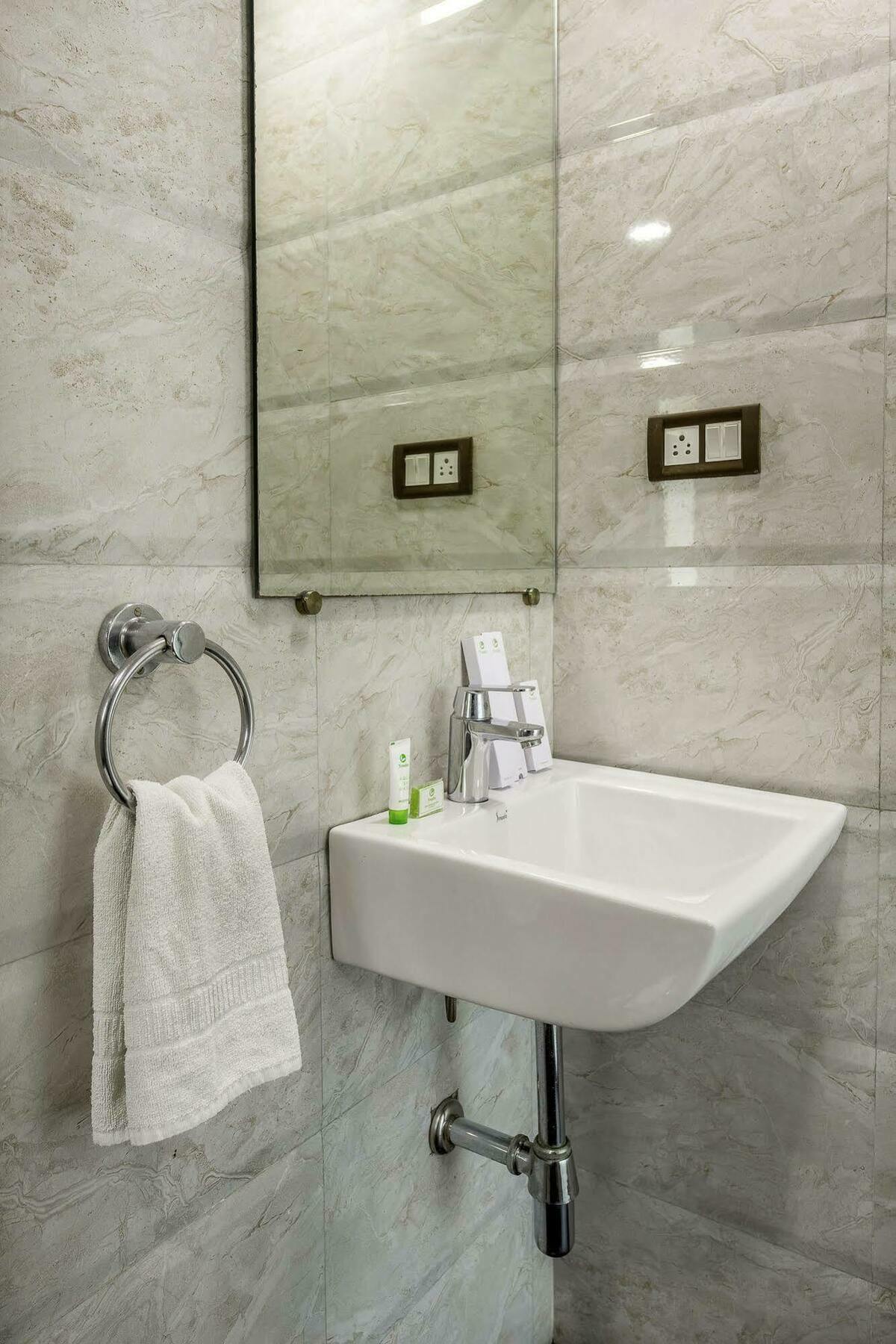 Oyo 16703 Hotel The Platinum 加尔各答 外观 照片