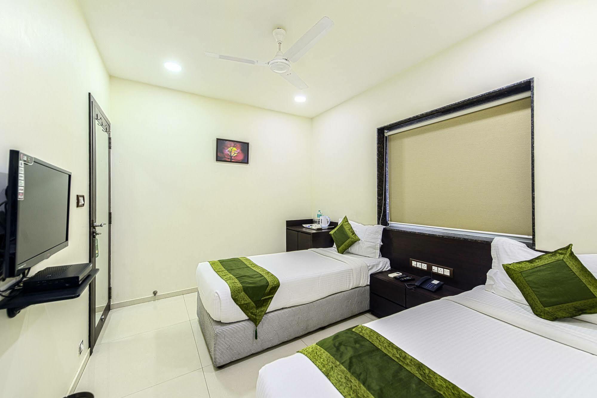 Oyo 16703 Hotel The Platinum 加尔各答 外观 照片