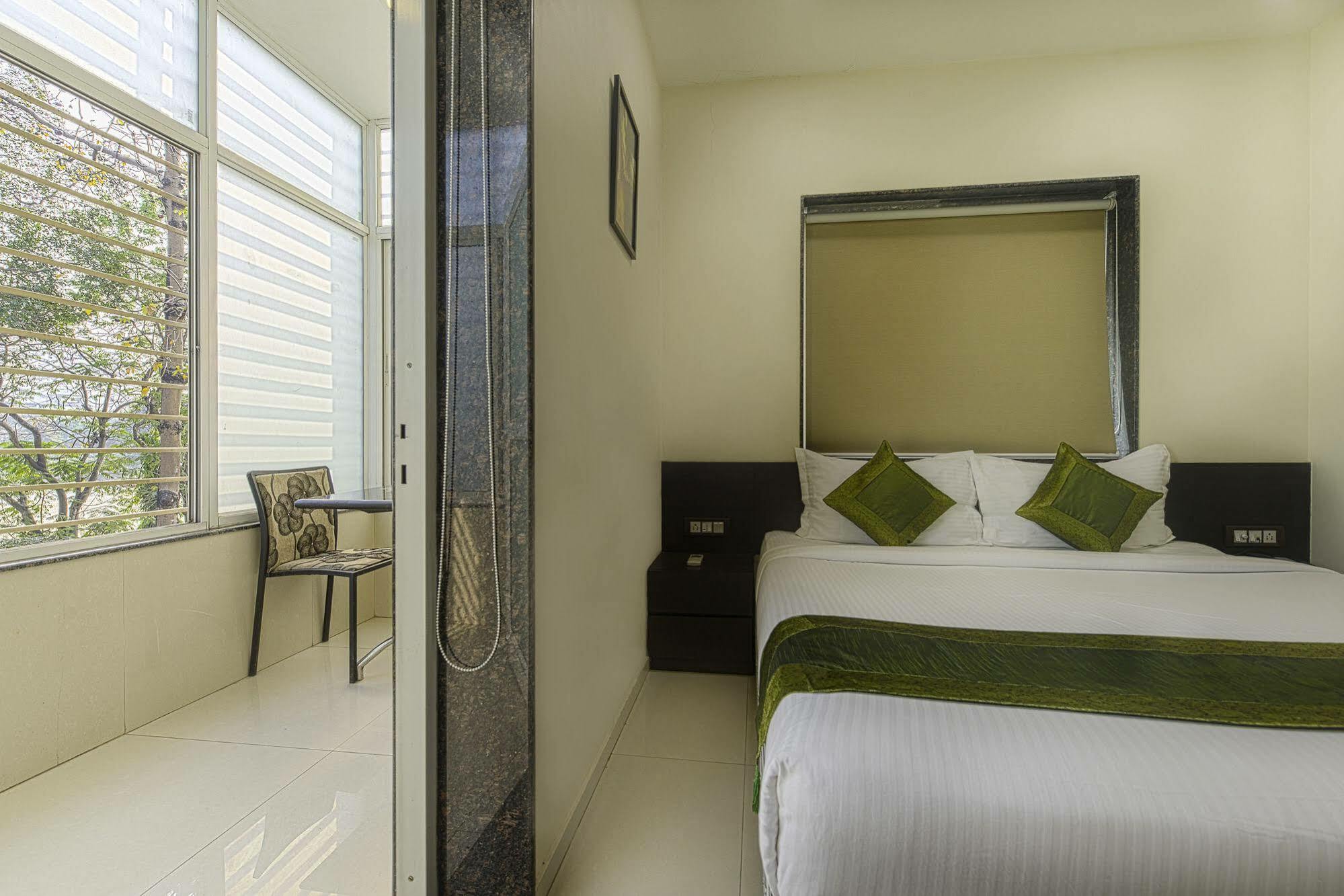 Oyo 16703 Hotel The Platinum 加尔各答 外观 照片