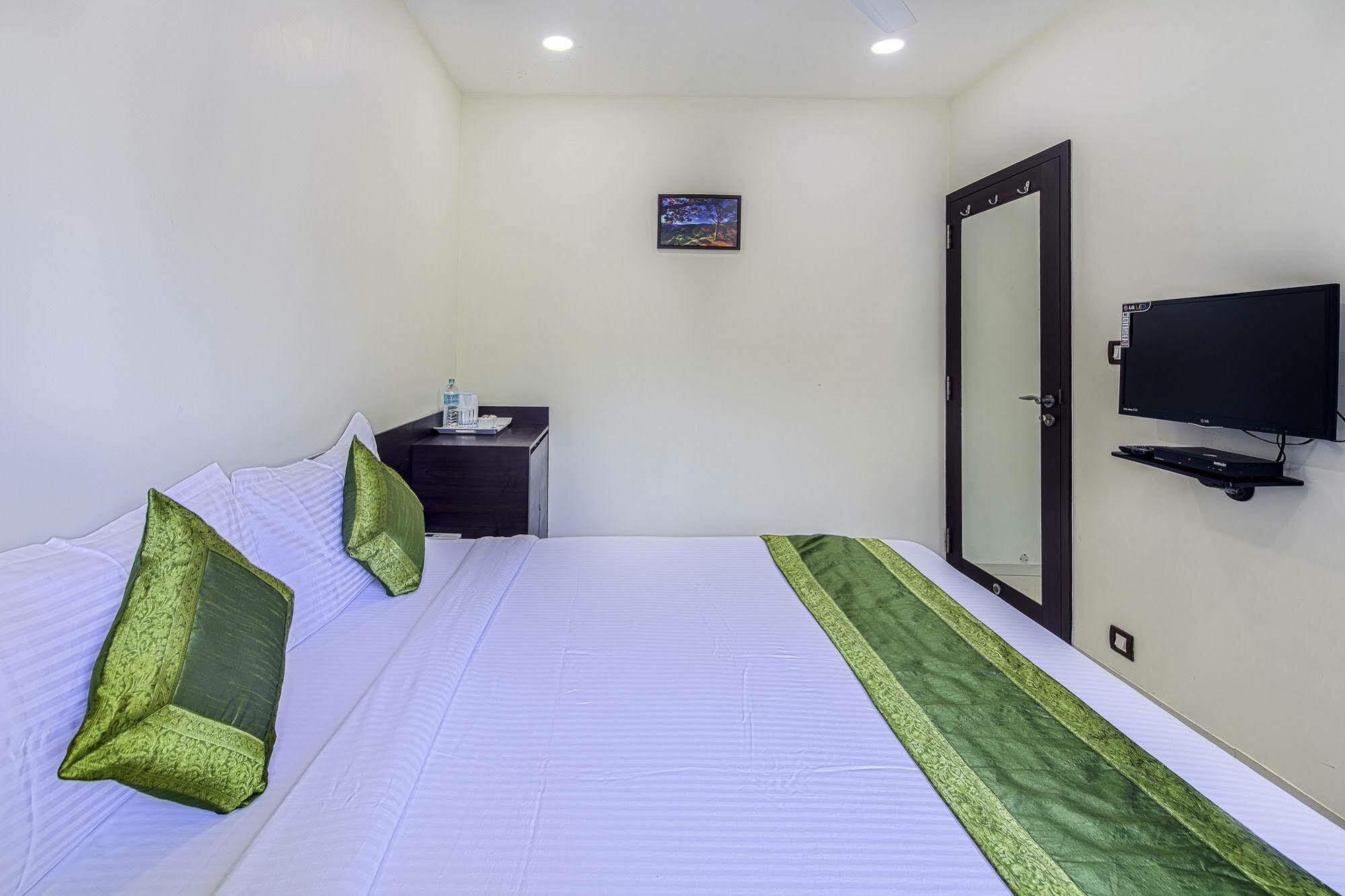 Oyo 16703 Hotel The Platinum 加尔各答 外观 照片
